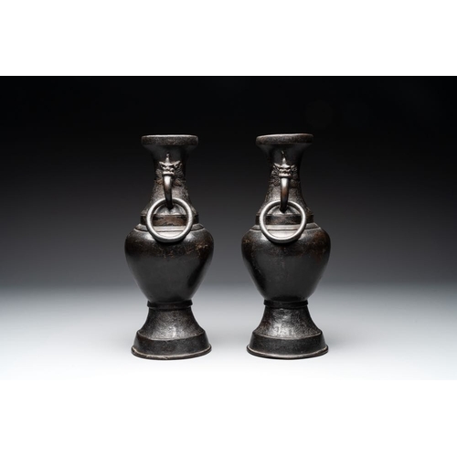 749 - A pair of Chinese bronze vases with 'dragon' handles, Yuan/MingH.: 30 cm
Weight:- 2453 grams- 2488 g... 