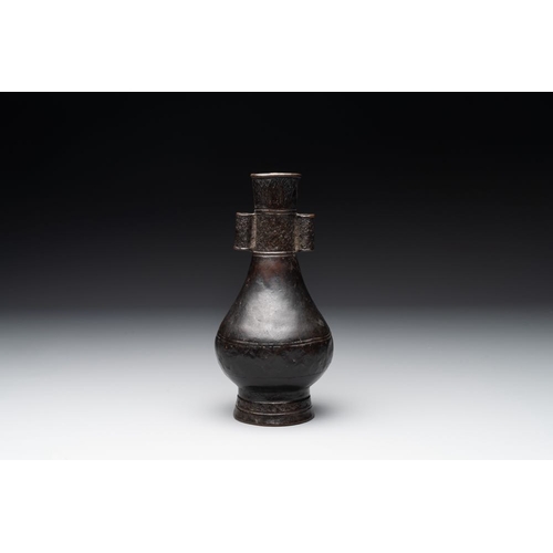 750 - A Chinese bronze 'touhu' vase, YuanH.: 20 cm
Weight: 783 grams