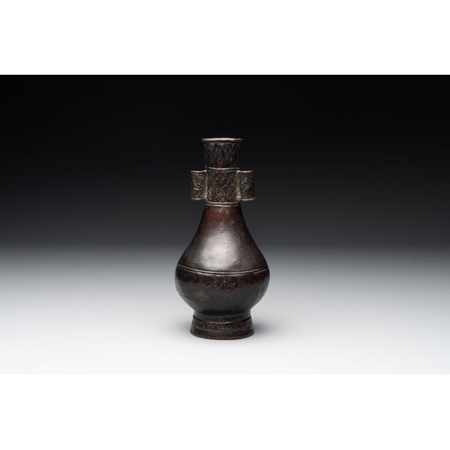 750 - A Chinese bronze 'touhu' vase, YuanH.: 20 cm
Weight: 783 grams