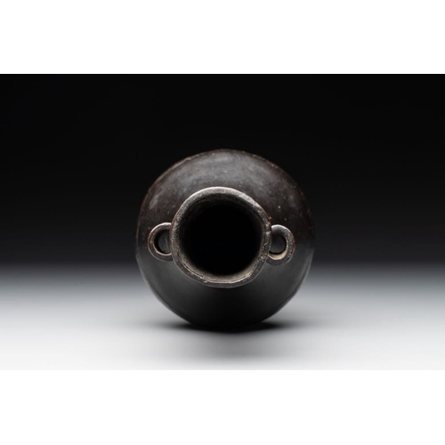 750 - A Chinese bronze 'touhu' vase, YuanH.: 20 cm
Weight: 783 grams