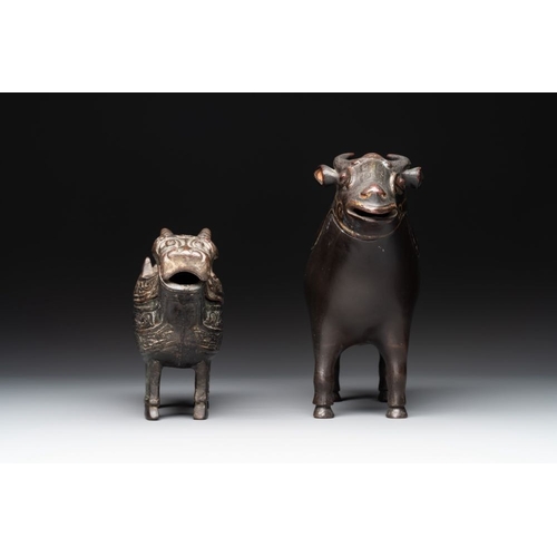 751 - Two Chinese bronze buffalo-form vessels and covers, 'xizun ', MingDim.: 26 x 8 x 20,3 cm (the talles... 