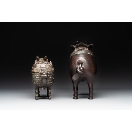 751 - Two Chinese bronze buffalo-form vessels and covers, 'xizun ', MingDim.: 26 x 8 x 20,3 cm (the talles... 