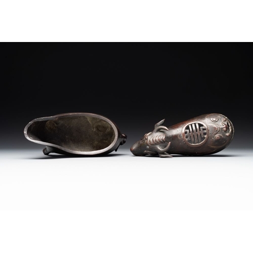 751 - Two Chinese bronze buffalo-form vessels and covers, 'xizun ', MingDim.: 26 x 8 x 20,3 cm (the talles... 