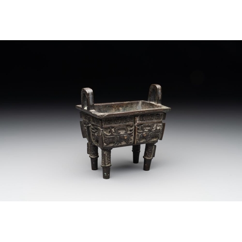 752 - A Chinese archaistic gold and silver-inlaid bronze rectangular bronze censer, 'fangding ', MingH.: 1... 