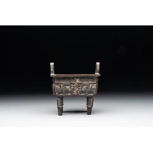 752 - A Chinese archaistic gold and silver-inlaid bronze rectangular bronze censer, 'fangding ', MingH.: 1... 