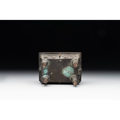 752 - A Chinese archaistic gold and silver-inlaid bronze rectangular bronze censer, 'fangding ', MingH.: 1... 