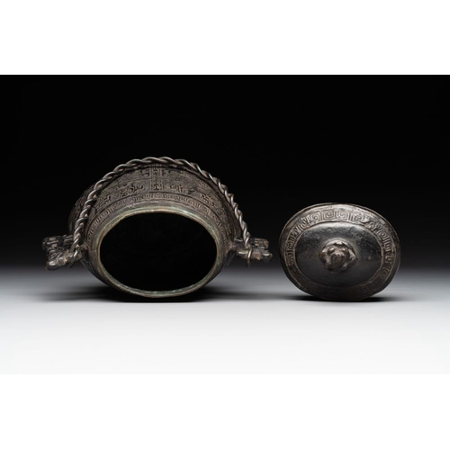 753 - A Chinese archaistic bronze 'Taotie' wine vessel and cover, 'you ', MingH.: 23 cm (incl. cover)
Weig... 