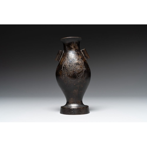 754 - A rare archaistic bronze 'touhu' vase, Tianshun Mark, MingH.: 22,3 cm
Weight: 640 grams
... 