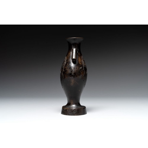 754 - A rare archaistic bronze 'touhu' vase, Tianshun Mark, MingH.: 22,3 cm
Weight: 640 grams
... 