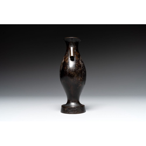 754 - A rare archaistic bronze 'touhu' vase, Tianshun Mark, MingH.: 22,3 cm
Weight: 640 grams
... 