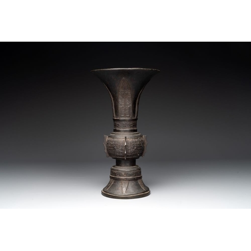 755 - A Chinese archaistic bronze 'gu' vase with relief design, MingH.: 35,3 cm
Weight: 5694 grams
... 