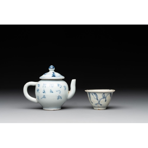 76 - A varied collection of nine Chinese blue and white wares, Ming and laterDia.: 27,5 cm (the largest d... 