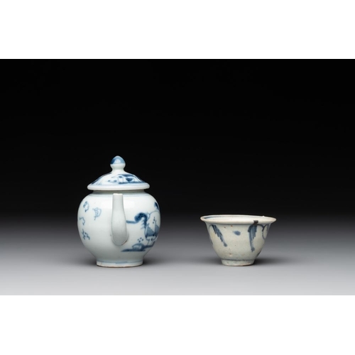 76 - A varied collection of nine Chinese blue and white wares, Ming and laterDia.: 27,5 cm (the largest d... 