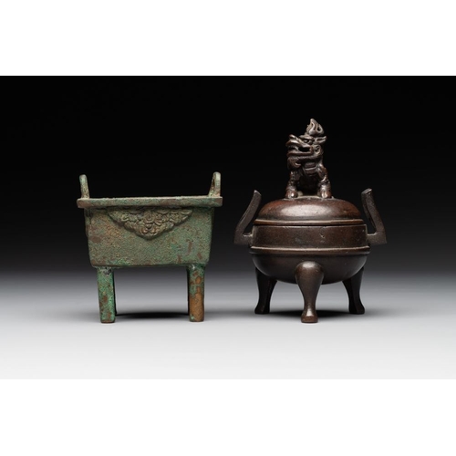 763 - Two Chinese archaistic miniature bronze censers, one with cover, 'ding ', SongH.: 11,7 cm (the talle... 