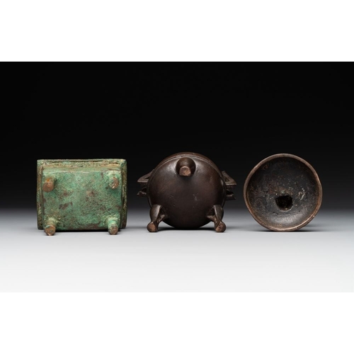 763 - Two Chinese archaistic miniature bronze censers, one with cover, 'ding ', SongH.: 11,7 cm (the talle... 