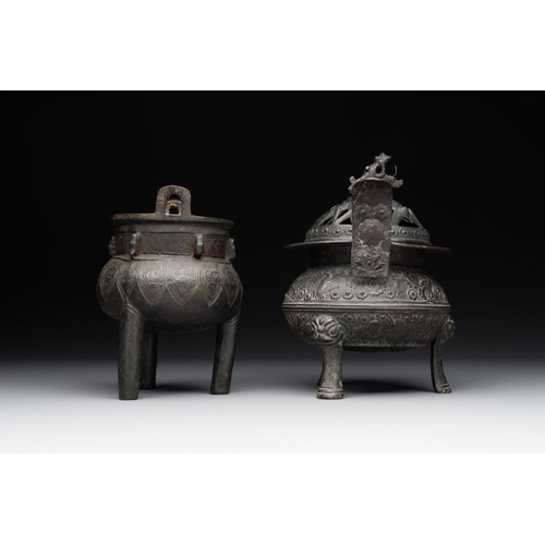 764 - Two Chinese archaistic bronze censers, one with cover, 'ding ', Song/YuanH.: 23,5 cm (the tallest in... 