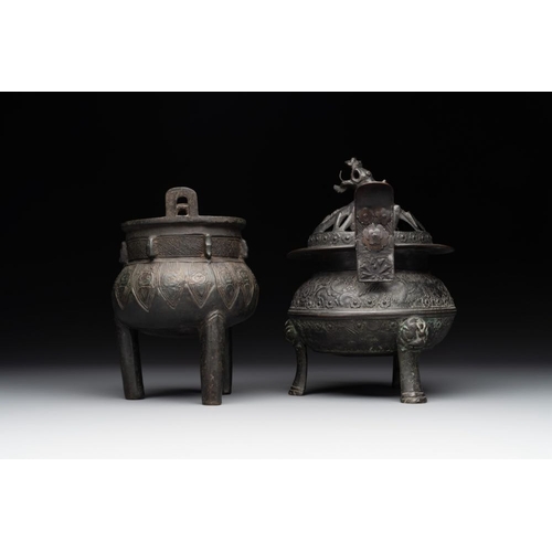 764 - Two Chinese archaistic bronze censers, one with cover, 'ding ', Song/YuanH.: 23,5 cm (the tallest in... 