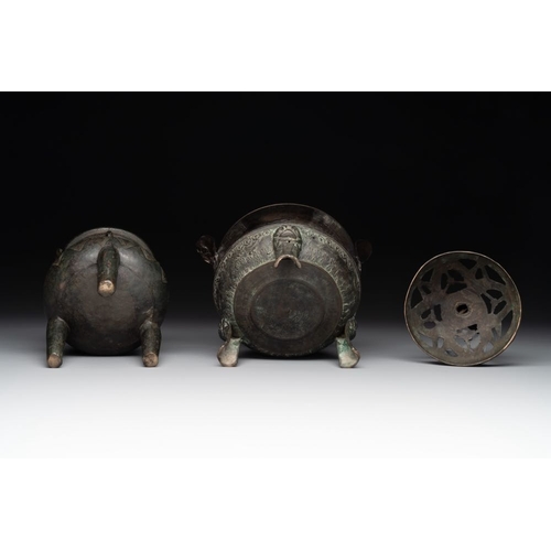 764 - Two Chinese archaistic bronze censers, one with cover, 'ding ', Song/YuanH.: 23,5 cm (the tallest in... 