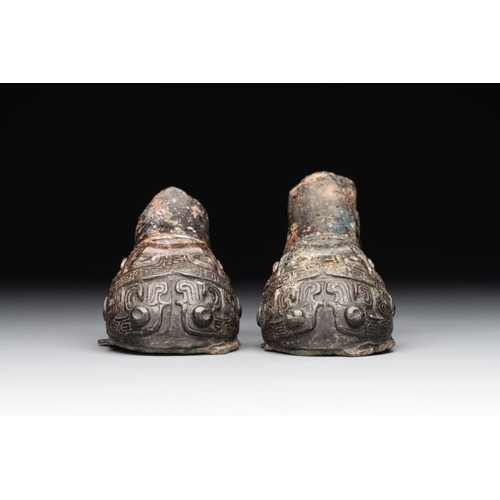 766 - Two Chinese archaic bronze study fragments, Eastern ZhouDim.: 9,5 x 5 x 4,5 (the tallest)Dim.: 8 x 4... 