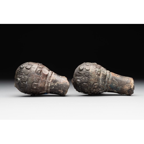 766 - Two Chinese archaic bronze study fragments, Eastern ZhouDim.: 9,5 x 5 x 4,5 (the tallest)Dim.: 8 x 4... 