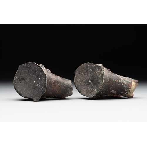 766 - Two Chinese archaic bronze study fragments, Eastern ZhouDim.: 9,5 x 5 x 4,5 (the tallest)Dim.: 8 x 4... 