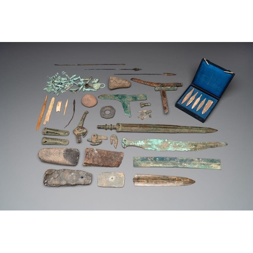 767 - A study group of various Chinese archaeological finds, incl. weapons, Spring and Autumn/Warring Stat... 