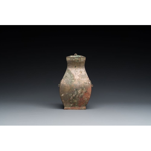 771 - A Chinese bronze ritual wine vessel and cover, 'fang hu ', Warring States PeriodH.: 16 cm
Weight: 42... 