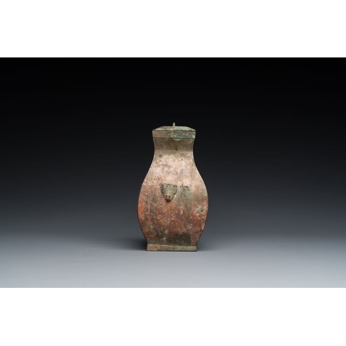 771 - A Chinese bronze ritual wine vessel and cover, 'fang hu ', Warring States PeriodH.: 16 cm
Weight: 42... 