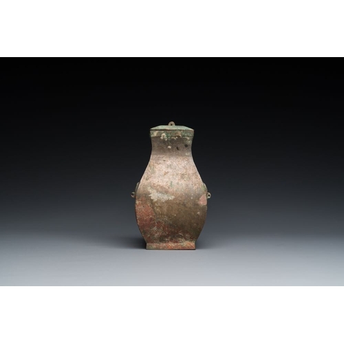 771 - A Chinese bronze ritual wine vessel and cover, 'fang hu ', Warring States PeriodH.: 16 cm
Weight: 42... 