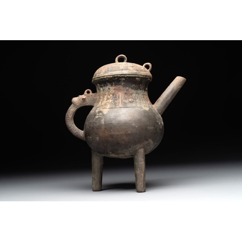 773 - A Chinese inscribed archaic bronze tripod ritual wine vessel and cover, 'He', Western ZhouH.: 25,5 c... 