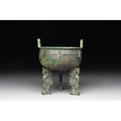 779 - A rare Chinese archaic bronze tripod ritual food vessel, 'ding ', ShangDia.: 13 cm - H.: 15,5 cm
Wei... 