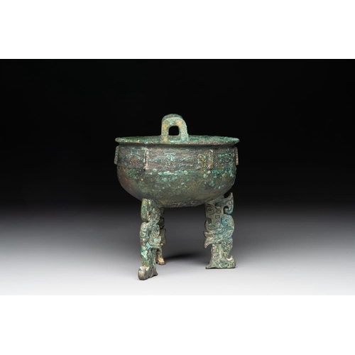 779 - A rare Chinese archaic bronze tripod ritual food vessel, 'ding ', ShangDia.: 13 cm - H.: 15,5 cm
Wei... 