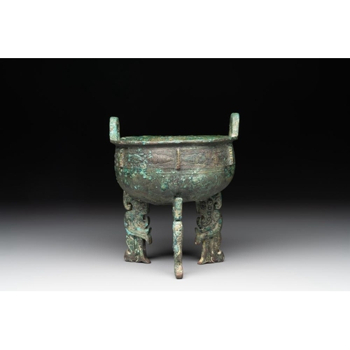 779 - A rare Chinese archaic bronze tripod ritual food vessel, 'ding ', ShangDia.: 13 cm - H.: 15,5 cm
Wei... 