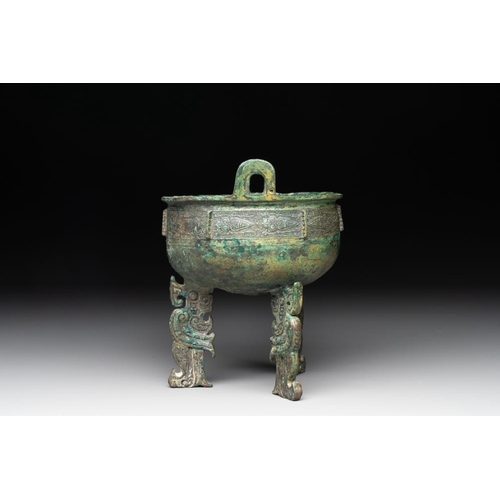 779 - A rare Chinese archaic bronze tripod ritual food vessel, 'ding ', ShangDia.: 13 cm - H.: 15,5 cm
Wei... 