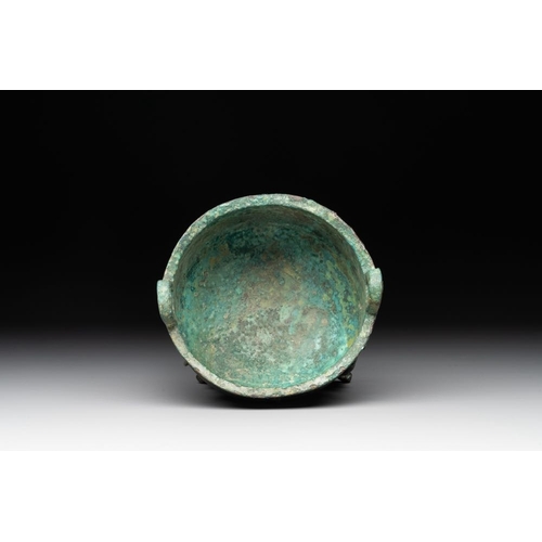 779 - A rare Chinese archaic bronze tripod ritual food vessel, 'ding ', ShangDia.: 13 cm - H.: 15,5 cm
Wei... 