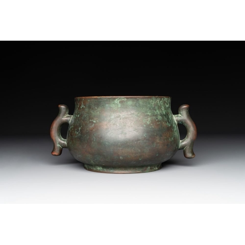 788 - A Chinese bronze censer with 'ji æ' handles, Zhi Xuan  mark, 17/18th C.L.: 22,5 cm - H.: 11 cm
Wei... 