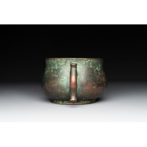 788 - A Chinese bronze censer with 'ji æ' handles, Zhi Xuan  mark, 17/18th C.L.: 22,5 cm - H.: 11 cm
Wei... 