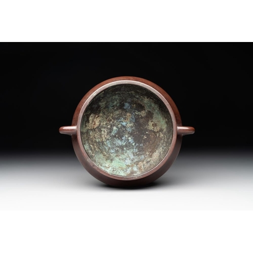 790 - A rare and fine Chinese bronze censer, Cheng Qu Mao Tang  mark, 17th C.L.: 17 cm - H.: 6,5 cm
Weight... 