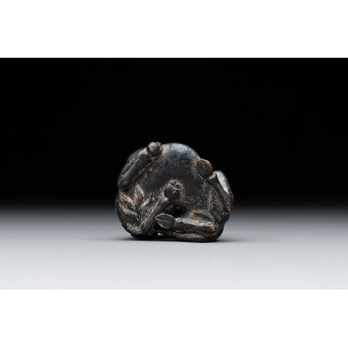 796 - A Chinese bronze camel-form paperweight and a peach-shaped  covered censer, 19th C.L.: 20 cm - H.: 1... 