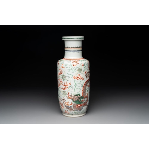 8 - A Chinese famille verte 'dragon and phoenix' rouleau vase, 19/20th C. H.: 37,5 cm... 