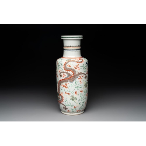 8 - A Chinese famille verte 'dragon and phoenix' rouleau vase, 19/20th C. H.: 37,5 cm... 