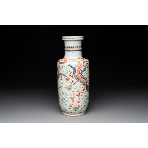 8 - A Chinese famille verte 'dragon and phoenix' rouleau vase, 19/20th C. H.: 37,5 cm... 