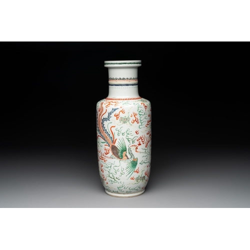 8 - A Chinese famille verte 'dragon and phoenix' rouleau vase, 19/20th C. H.: 37,5 cm... 