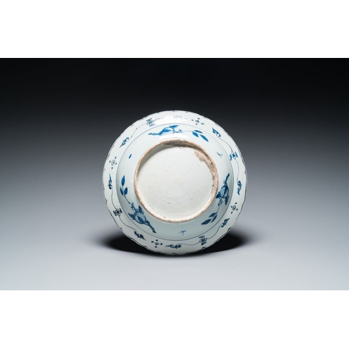 81 - A fine Chinese blue and white 'mountainous landscape' dish, JiajingDia.: 35,5 cm