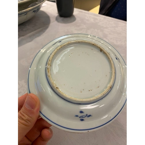 86 - Six Chinese blue and white ko-sometsuke 'ox' plates for the Japanese market, Transitional periodDia.... 