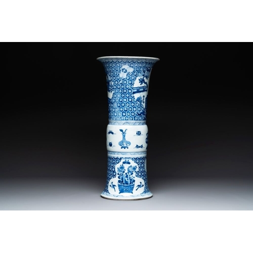 904 - A Chinese blue and white 'gu' vase with a lady and antiquities, KangxiH.: 52,5 cm... 