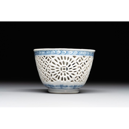 910 - A Chinese blue and white reticulated double-walled cup and saucer, lingzhi mark, KangxiDia.: 11,4 cm... 