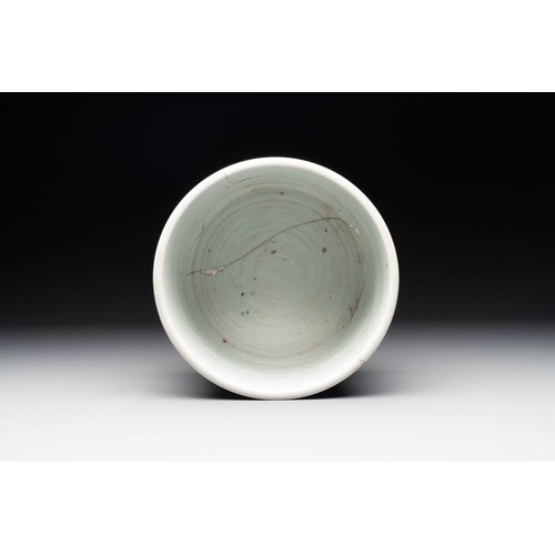 911 - A Chinese blue and white 'landscape' brush pot, KangxiDia.: 19 cm - H.: 16 cm