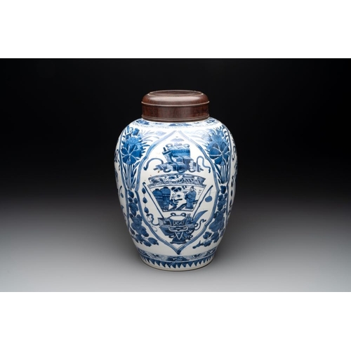 915 - A Chinese blue and white jar and wooden cover, KangxiH.: 35 cm (incl. cover)H.: 32,1 cm (excl. cover... 