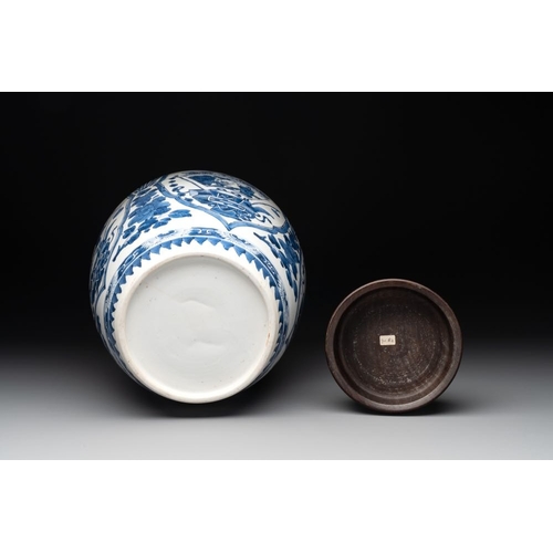 915 - A Chinese blue and white jar and wooden cover, KangxiH.: 35 cm (incl. cover)H.: 32,1 cm (excl. cover... 